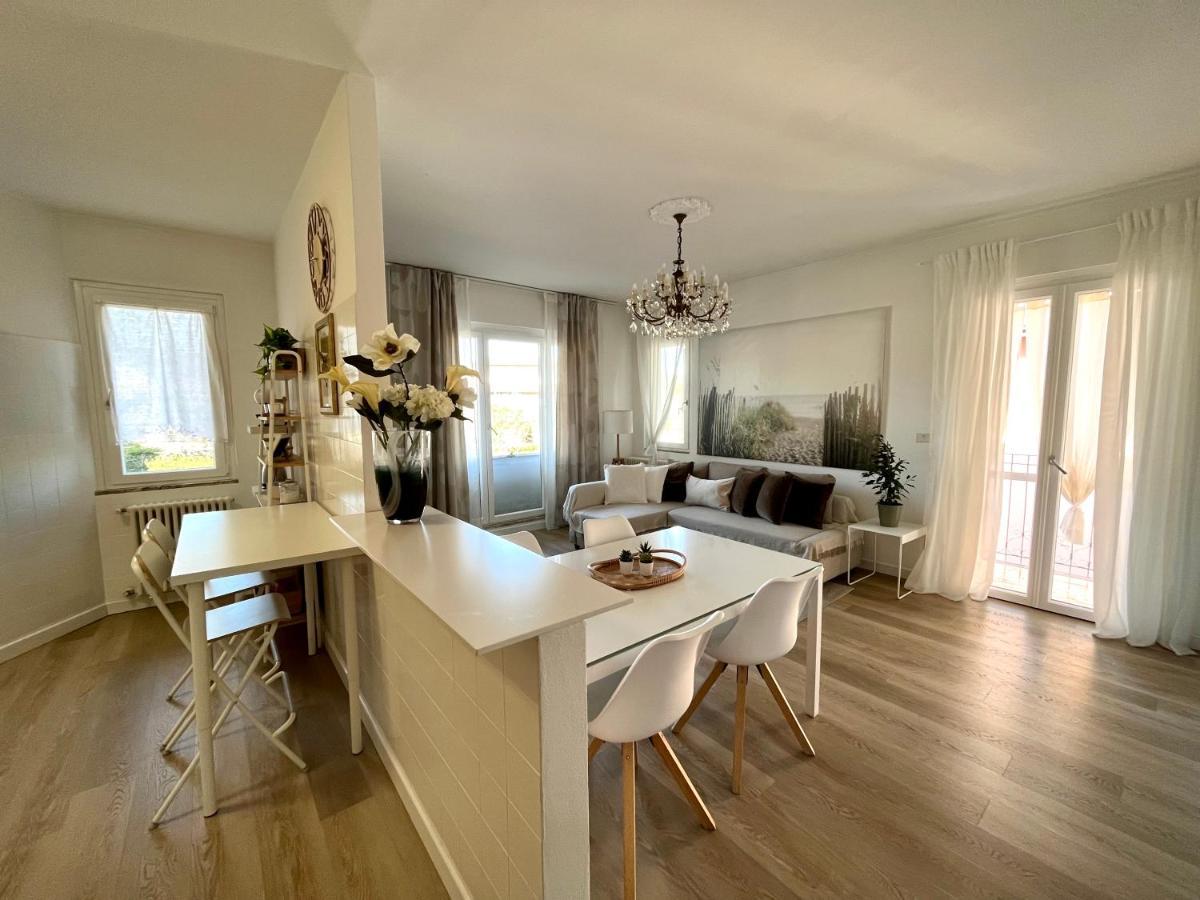Family Apartment 2 Сирмионе Екстериор снимка