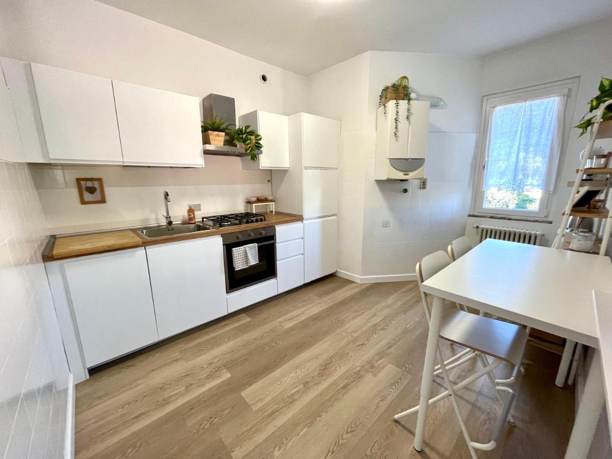Family Apartment 2 Сирмионе Екстериор снимка