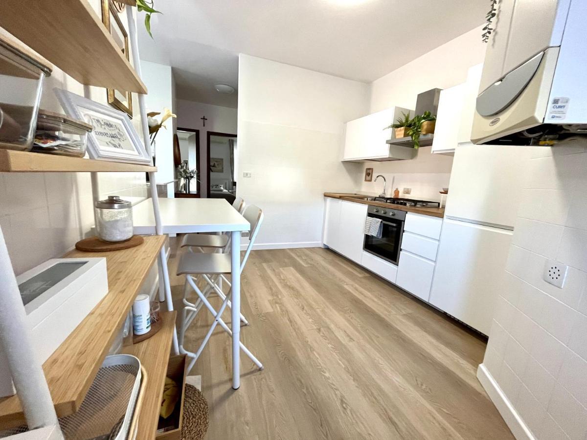 Family Apartment 2 Сирмионе Екстериор снимка